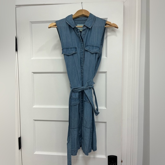 Sleeveless denim shirt dress - Picture 2 of 3